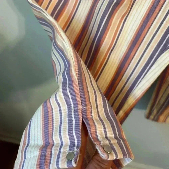 Size 10 gloria Vanderbilt capris. New. Pink, purple and coral stripes. Summer. - Picture 4 of 9